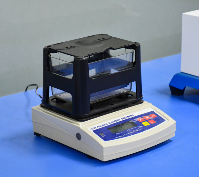 Electronic densimeter